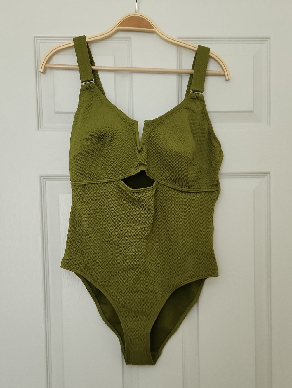 NWT V-wire plunge textured One-piece Cutout Swimsuit HSIA XXL